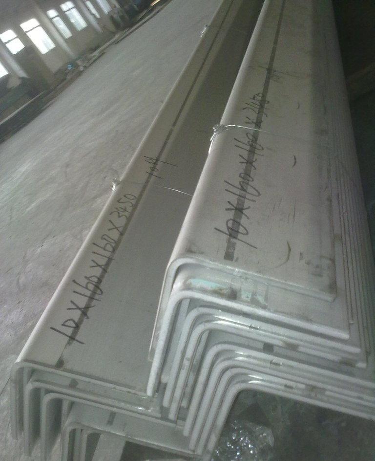 不锈钢拉丝角钢