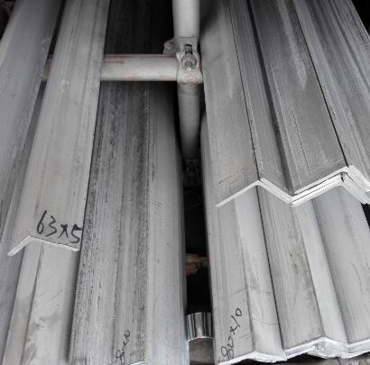 不锈钢热轧角钢